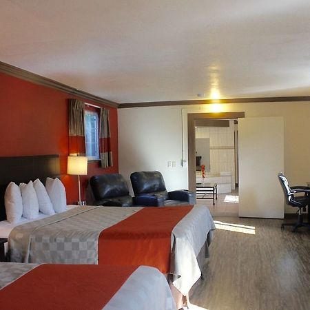 Red Roof Inn & Suites Монтерей Экстерьер фото