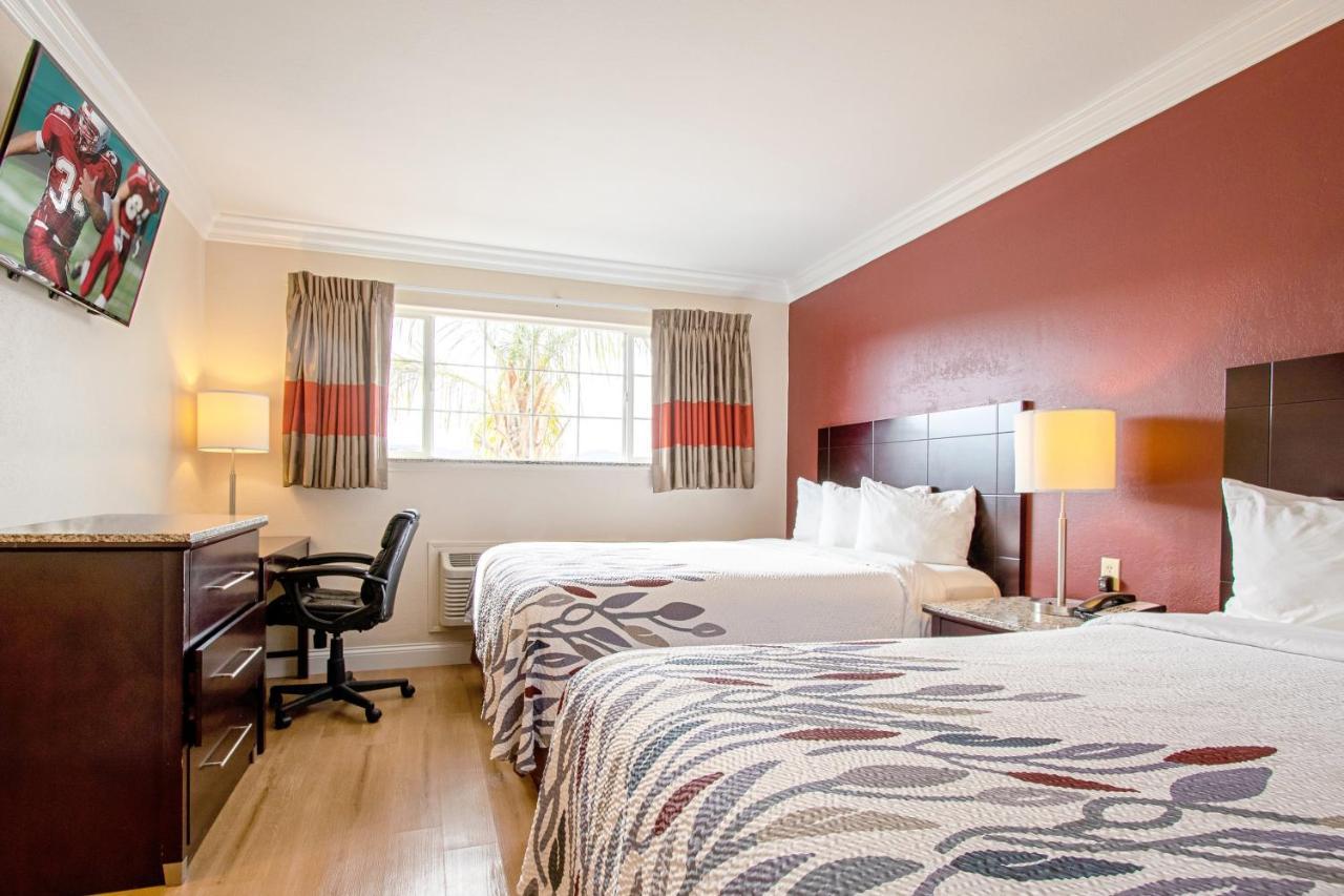 Red Roof Inn & Suites Монтерей Экстерьер фото