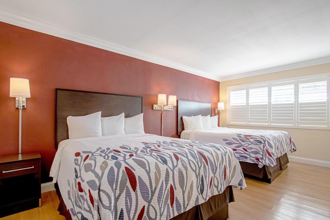 Red Roof Inn & Suites Монтерей Экстерьер фото