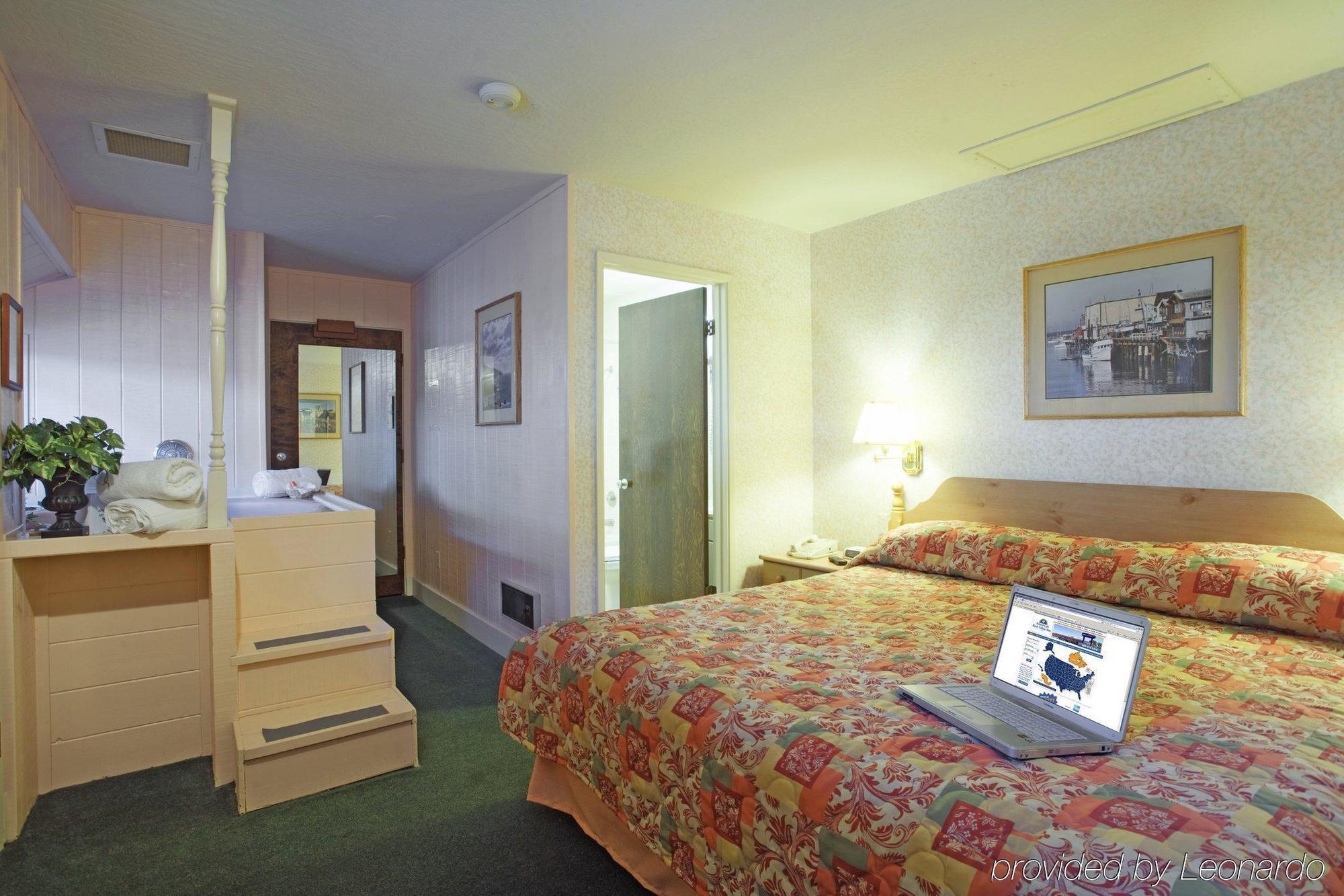 Red Roof Inn & Suites Монтерей Номер фото