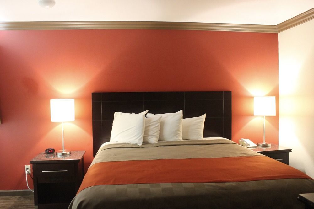 Red Roof Inn & Suites Монтерей Экстерьер фото
