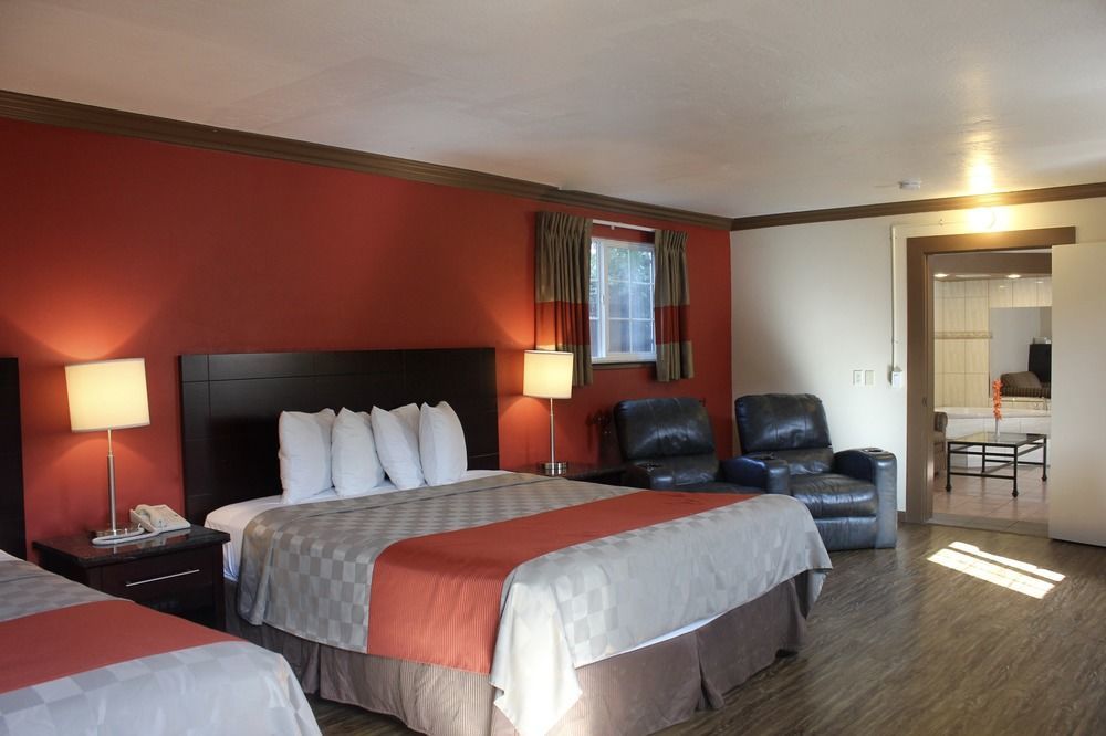 Red Roof Inn & Suites Монтерей Экстерьер фото