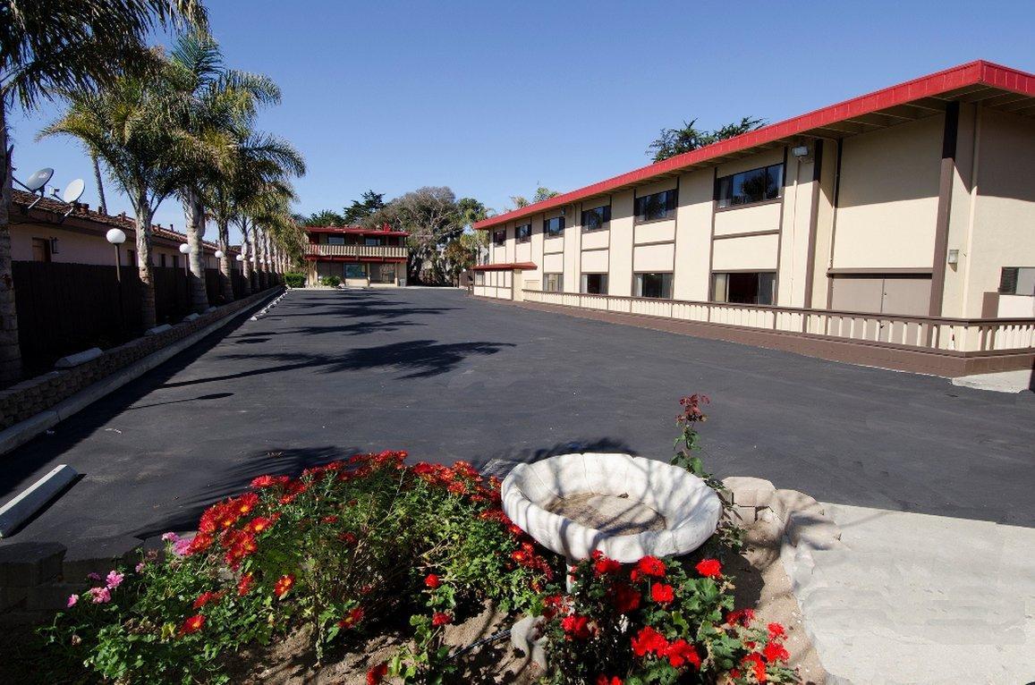 Red Roof Inn & Suites Монтерей Экстерьер фото